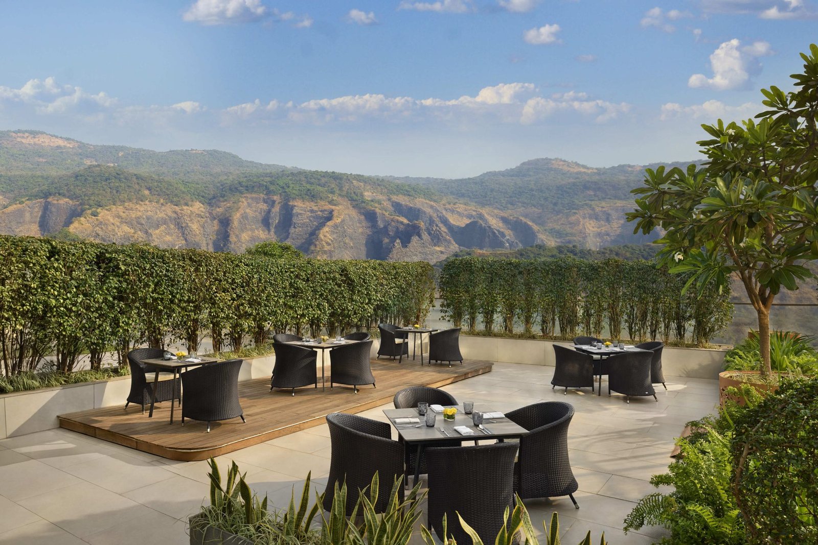 LM Navi Mumbai_Hill View Cafe Al fresco
