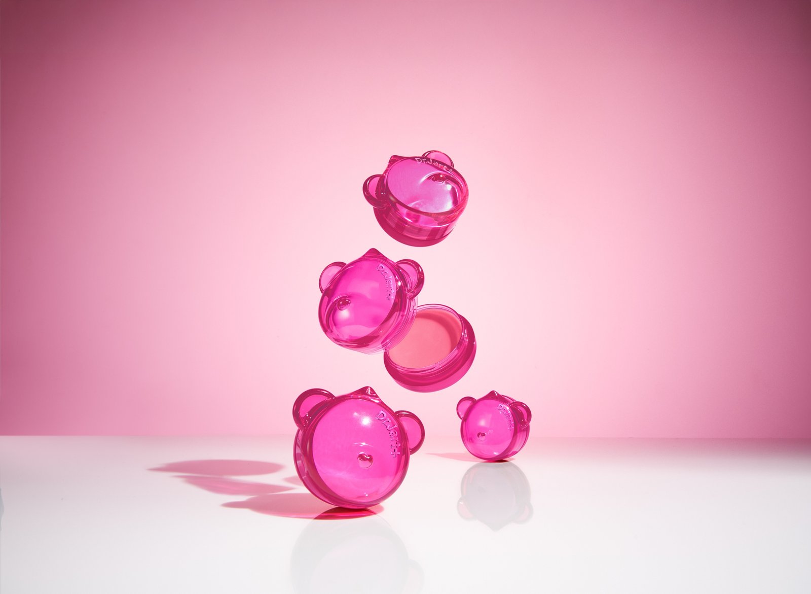 The cutest lip mask now comes in the cutest flavour- Dr.Jart Vital Hydra Solution™ Hydrating Lip Mask now in Bubble Gum.
